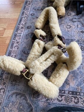 Shipping Padded Horse leather halter with sheepskin
